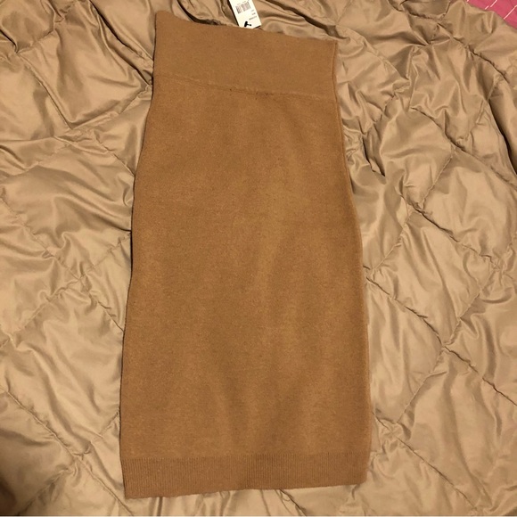 Saks Fifth Avenue COLLECTION Cashmere Pencil Midi-Skirt- camel color NWT - Picture 4 of 8